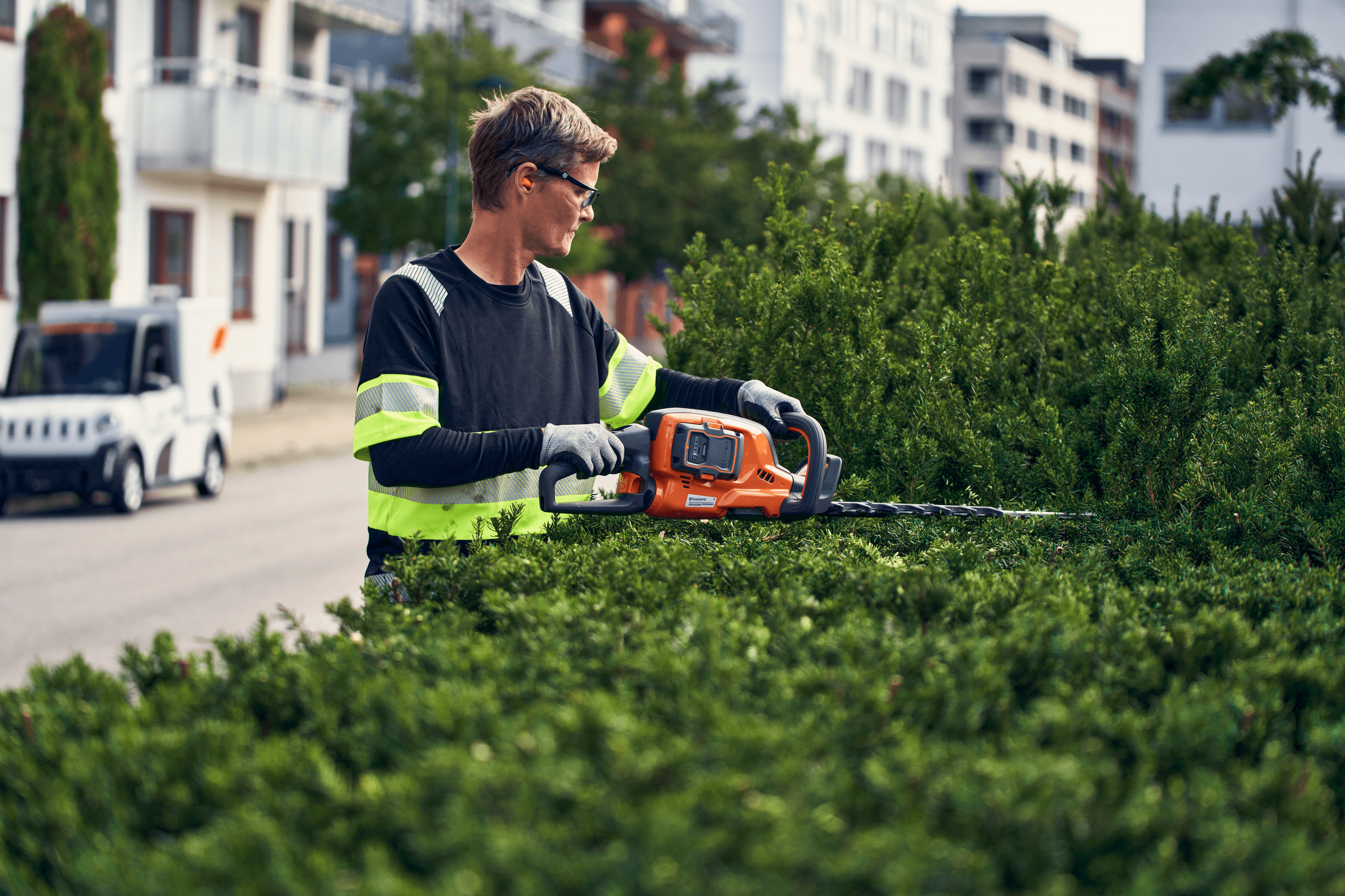 man wearing ppe with chainsaw